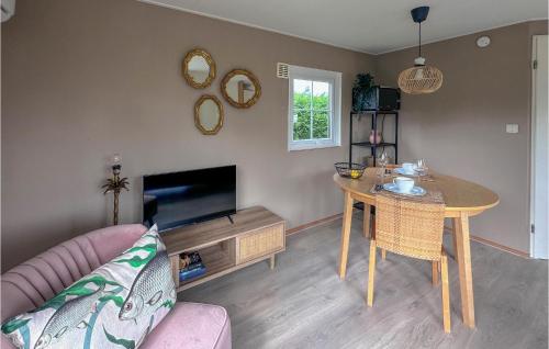 One-Bedroom Holiday Home in Tzummarum - image 11