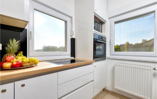 ห้องครัว, Gorgeous Home In Gracec With Sauna in เซสเวตสกี คราลเยเวซ