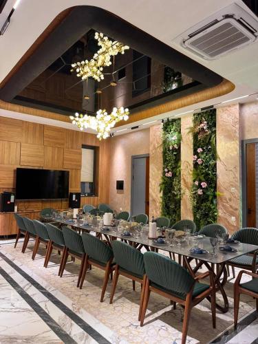 Facilities, Paradise Corner Bugatti in Yusufkhona