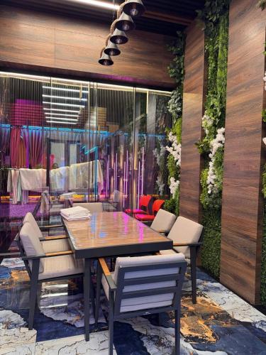 Facilities, Paradise Corner Bugatti in Yusufkhona
