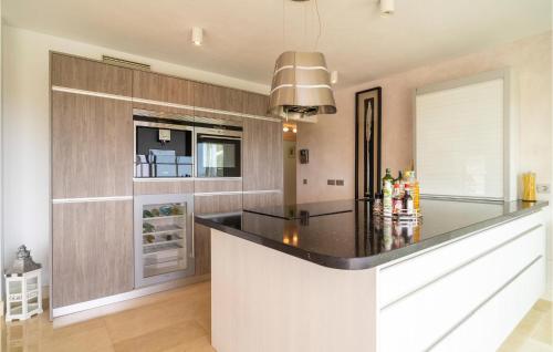 Four-Bedroom Holiday Home image 10