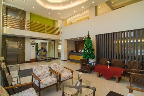 Lobby, Hotel Yankin in Inya Lake