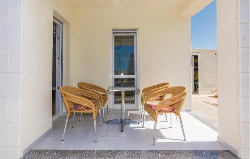 Pohled zvenku, One-Bedroom Apartment In Vir in Vir