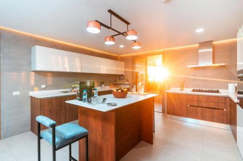 Royal Senior Suite 3Bd & 3Ba -By Appart Ayla in Sour Jdid