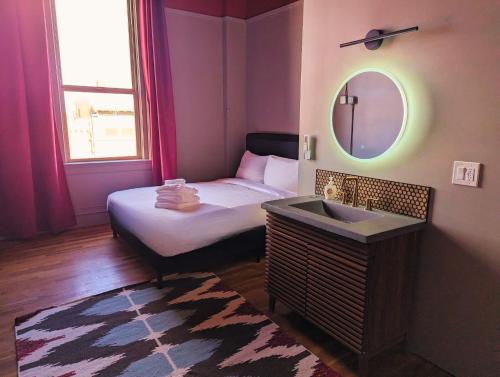1 queen bed