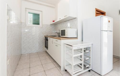 廚房, One-Bedroom Apartment In Jezera in 伊利西亞