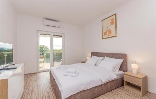 Six-Bedroom Holiday Home In Bilisane in Brbinj