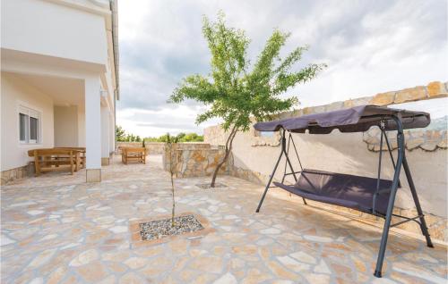 Swimming pool, Six-Bedroom Holiday Home In Bilisane in Brbinj