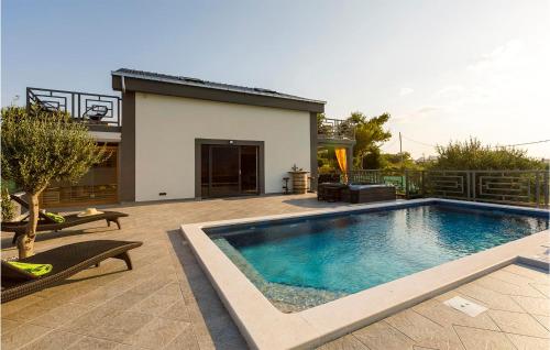 Amazing Home In Split With Sauna – khách sạn tại Mejaši