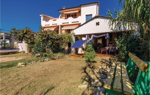 Viesnīcas āriene, Lovely Apartment In Dinjiska With House Sea View in Dinjiska