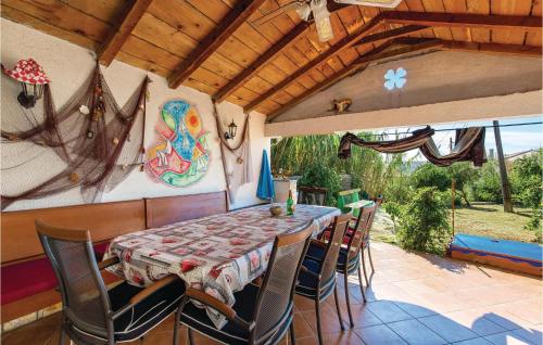 Balkons/terase, Lovely Apartment In Dinjiska With House Sea View in Dinjiska