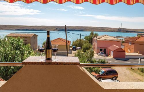 Peldbaseins, Lovely Apartment In Dinjiska With House Sea View in Dinjiska