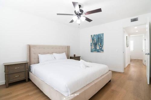 2BR Plus Bonus Room and Pool Access Near Universal Studios - Tap to explore photos