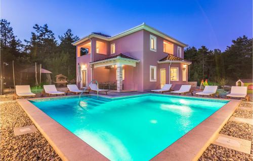 Four-Bedroom Holiday Home In Imotski
