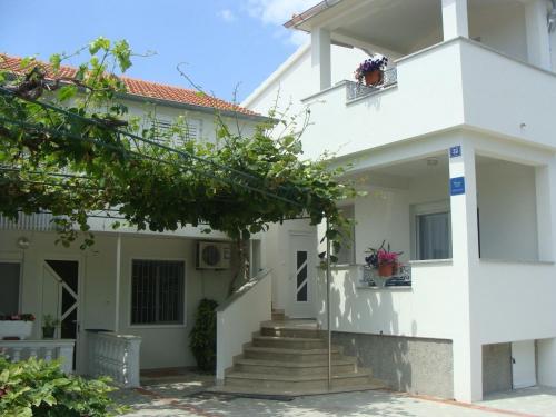 Apartments Let-5m from sea - image 10
