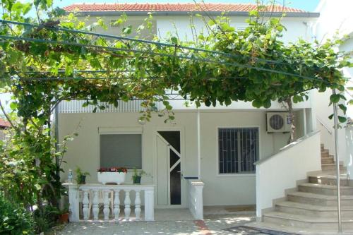 Apartments Let-5m from sea - image 7