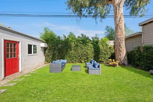 Spacious 4BR House Open Floor Plan with Backyard in Los Angeles, USA