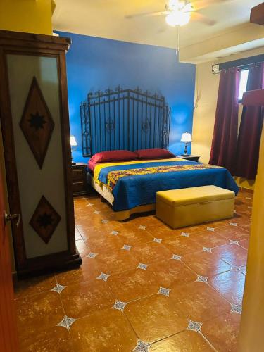 1 king bed, 1 double bed, 1 sofa bed