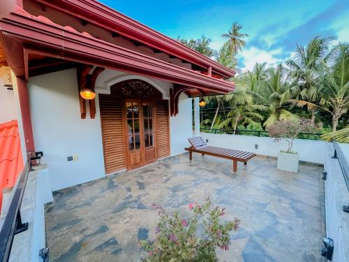 Deluxe Double Room with Balcony image 4