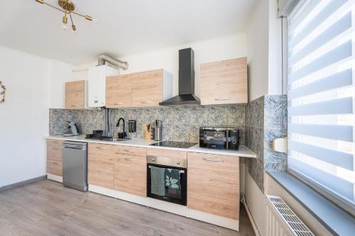 Konyha, Chambre Sophie - 2 SDB - Balcon - WIFI - Parking in Briey