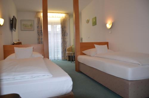 Huber's Hotel - image 12