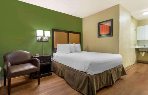 Queen studio with 1 Queen Bed - Disability Access/Non-Smoking