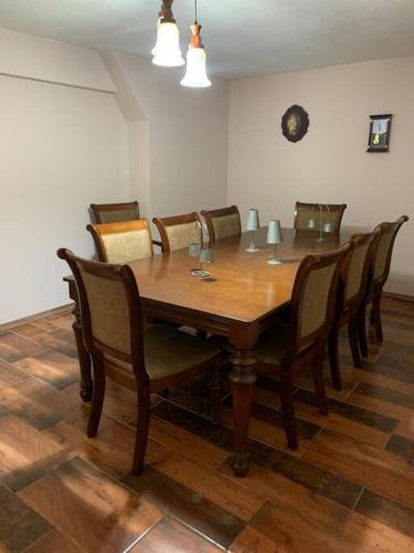 Amplia Casa Familiar con Piscina Privada in ลอส แองเจลิส