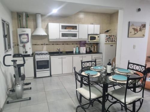 Moderna y hermosa Casa-Duplex con piscina y excelente ubicación