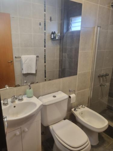 Moderna y hermosa Casa-Duplex con piscina y excelente ubicación