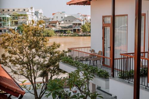 Hue River Side Villa - image 5