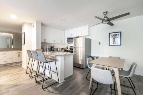 Cozy Luxury Apartment WeHo Boys Town med in Los Angeles, USA