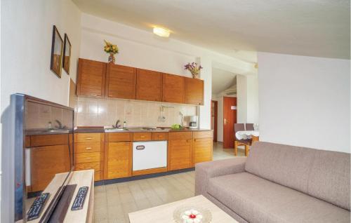 2 Bedroom Amazing Apartment In Crikvenica