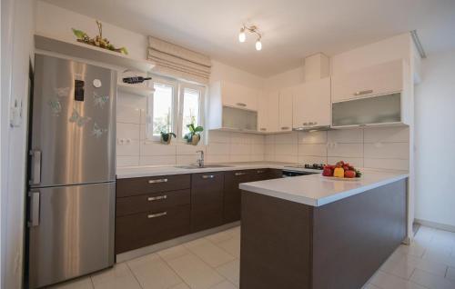 virtuve, Lovely Home In Zmijavci in Zmijavci
