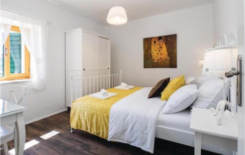Holiday Home Hrvace With Fireplace Xiii in Rumin