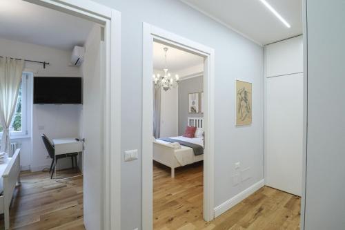 Casilina 403 Spacious Apartment 3BDR and 3 BATH, Roma (foto 6)
