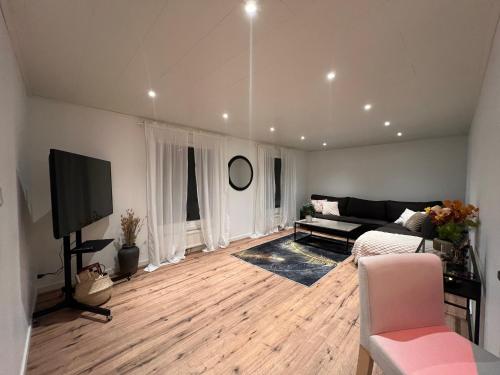共用Lounge/電視區, Rent A Lovely Place - OHV3 in 奧斯比