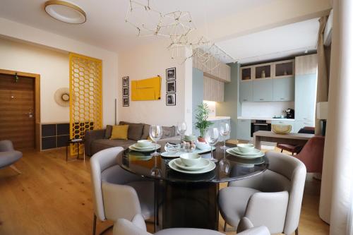 NEW Glamours Central Suite with Elevator, Sofia (Foto 2)