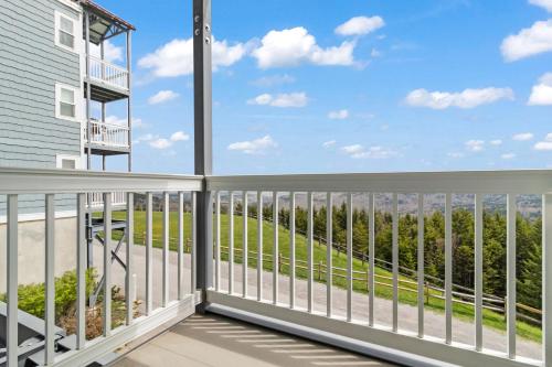 ML186 First Floor WiFi EZ Gated Parking Near Village Slopes in Snowshoe, USA