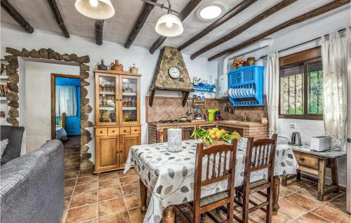  Cozy Home In Algatocin With Kitchenette, Unterkunft in Algatocín
