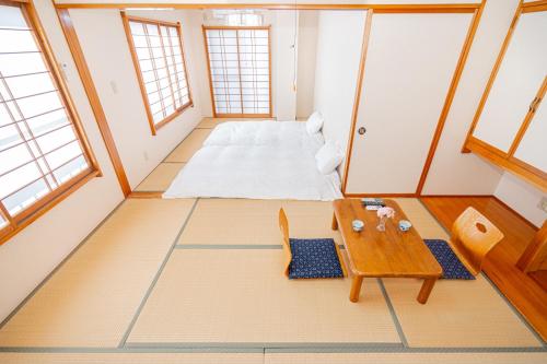 room detail thumbnail 1