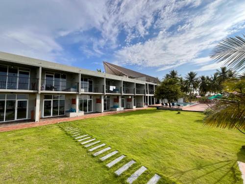 Hiru Beach Resort & Kitesurfing in Kalpitiya