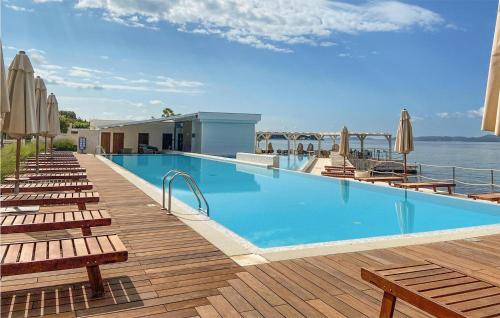 2 Bedroom Nice Apartment In Petrcane