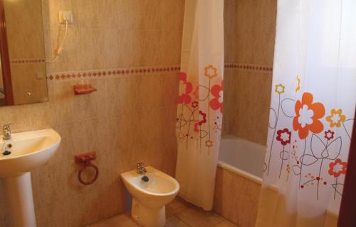 Four-Bedroom Holiday Home image 3