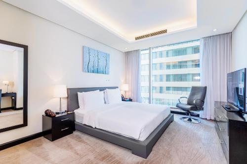 Premier One-Bedroom Suite image 10