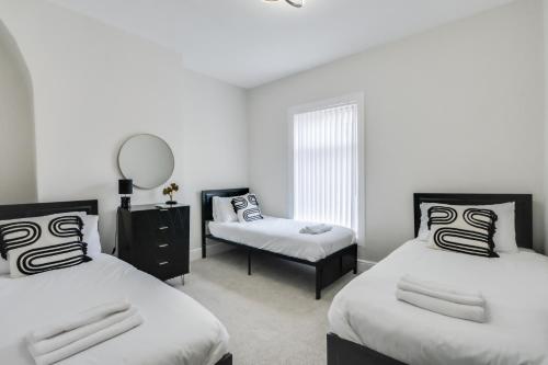 Serene Stays - Free Parking - Free WiFi - Great Location