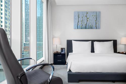 Superior One-Bedroom Suite image 9