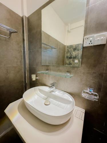 Large Twin Room image 1