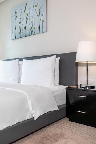Superior One-Bedroom Suite image 3