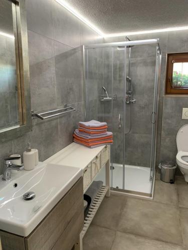 دش, Chalupa Borka in Lubela