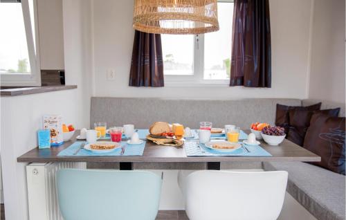 Kitchen, Awesome Home In Breukelen in Stichtse Vecht